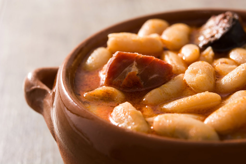 Comida típica española: fabada asturiana