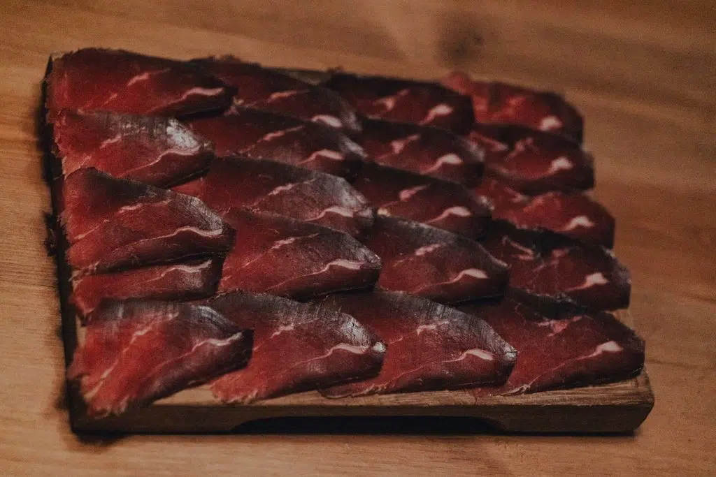 La gastronomía leonesa en el Mercado de Varillas 2 Restaurante Mercado: tabla de cecina